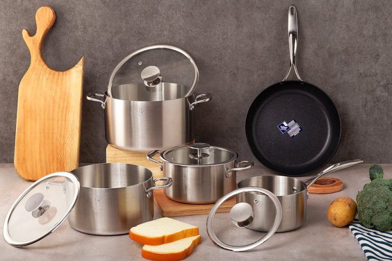 How to cook with stainless steel without sticking