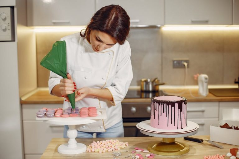 How to use a piping bag for cake decorating