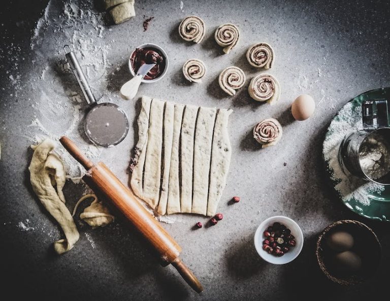 How to make cinnamon rolls from scratch